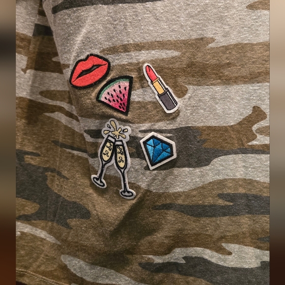 Carbon Copy tan cammo w/cute patches szL - Picture 3 of 8